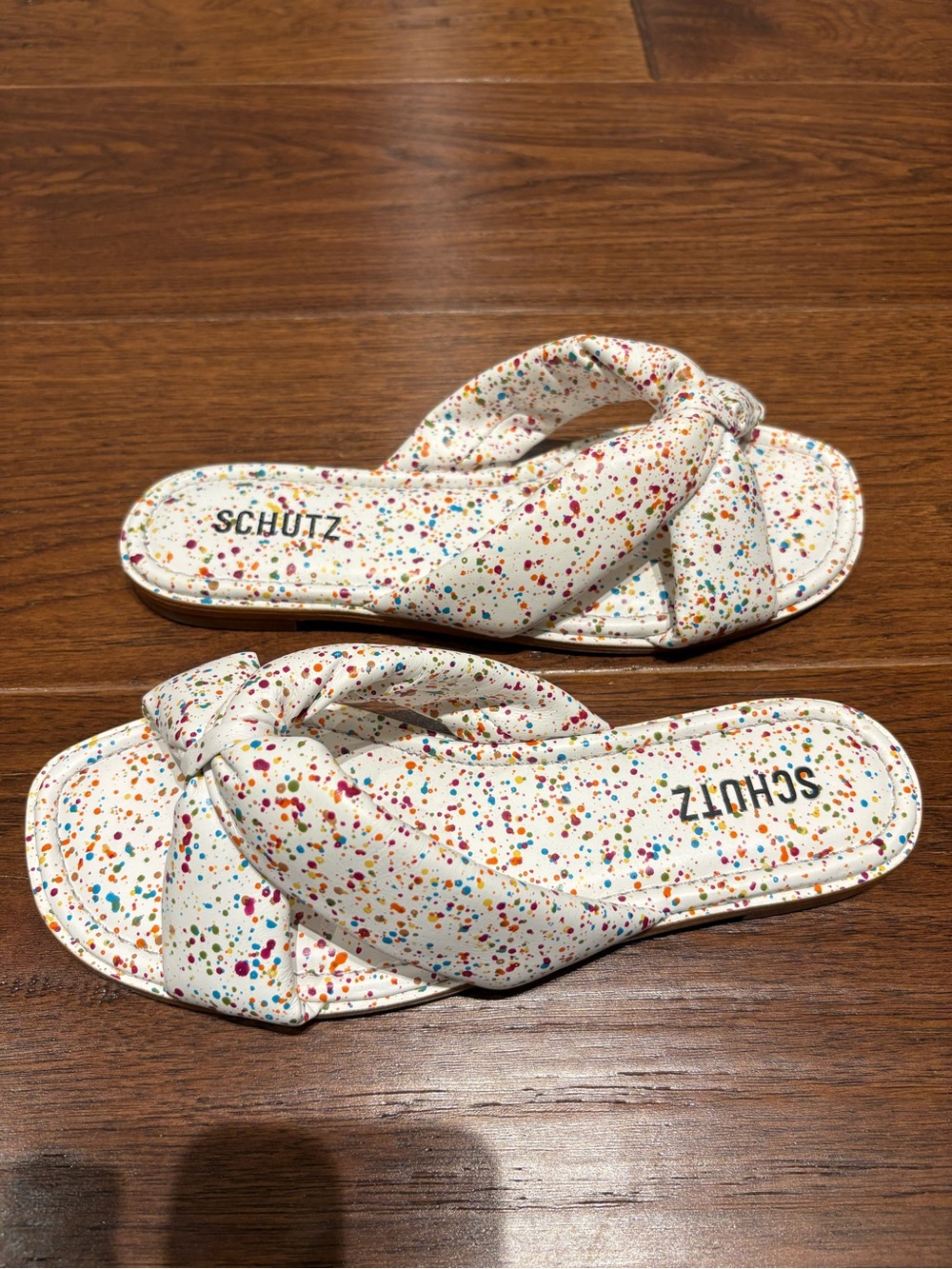 SCHUTZ White Paint-Splatter Knot Slide Sandals